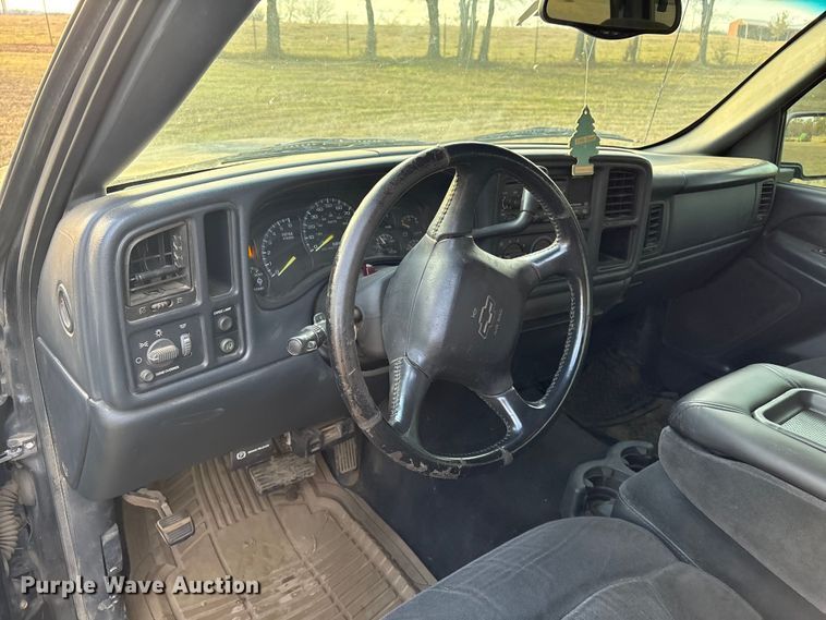 image for item FI0100 2001 Chevrolet Silverado 1500HD Crew Cab pickup truck