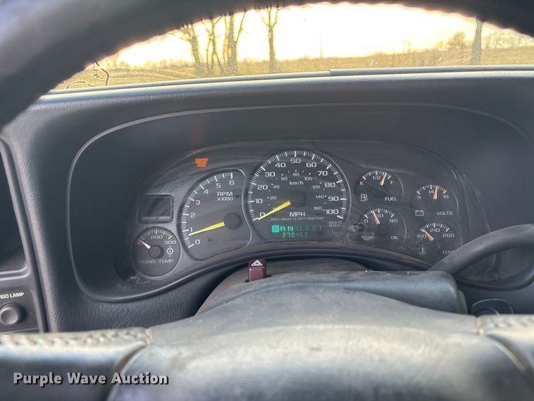 image for item FI0100 2001 Chevrolet Silverado 1500HD Crew Cab pickup truck