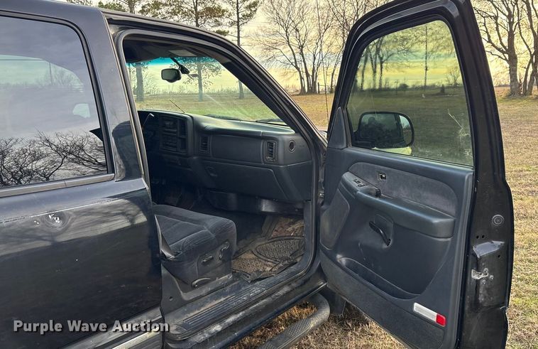 image for item FI0100 2001 Chevrolet Silverado 1500HD Crew Cab pickup truck