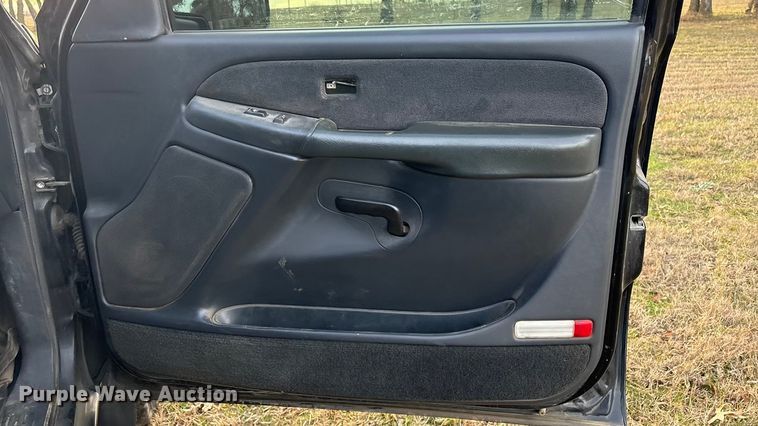 image for item FI0100 2001 Chevrolet Silverado 1500HD Crew Cab pickup truck