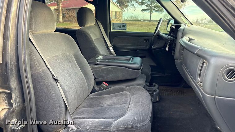 image for item FI0100 2001 Chevrolet Silverado 1500HD Crew Cab pickup truck