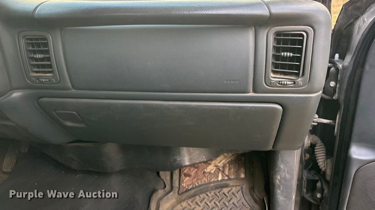 image for item FI0100 2001 Chevrolet Silverado 1500HD Crew Cab pickup truck