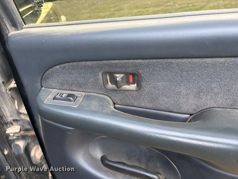 image for item FI0100 2001 Chevrolet Silverado 1500HD Crew Cab pickup truck