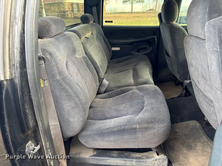 image for item FI0100 2001 Chevrolet Silverado 1500HD Crew Cab pickup truck