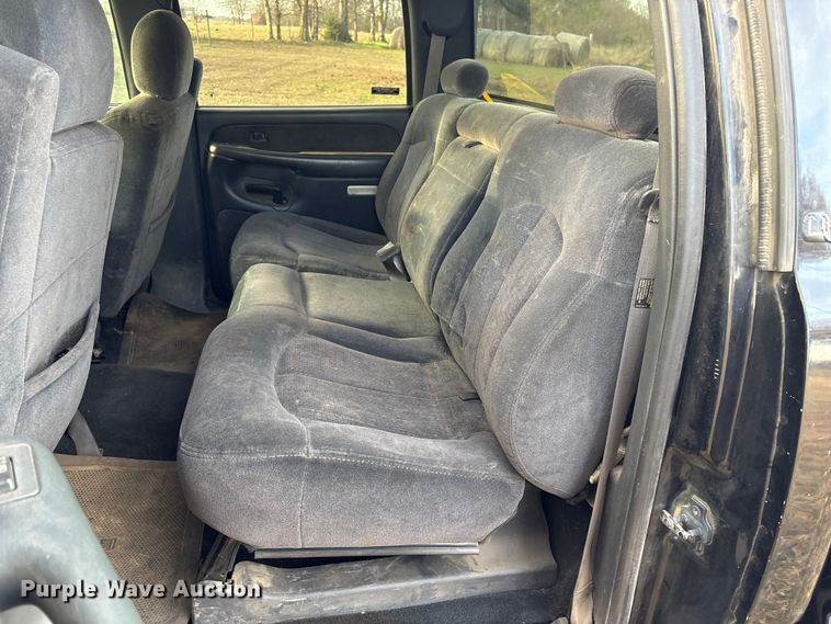 image for item FI0100 2001 Chevrolet Silverado 1500HD Crew Cab pickup truck