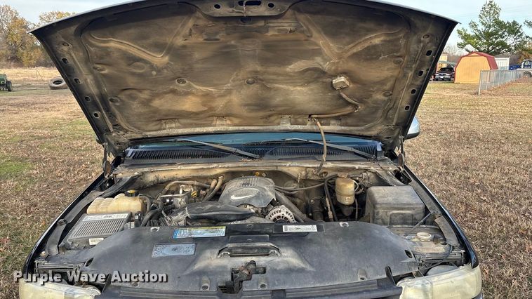 image for item FI0100 2001 Chevrolet Silverado 1500HD Crew Cab pickup truck