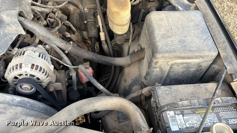 image for item FI0100 2001 Chevrolet Silverado 1500HD Crew Cab pickup truck