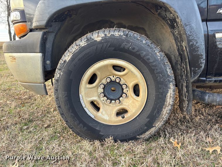 image for item FI0100 2001 Chevrolet Silverado 1500HD Crew Cab pickup truck