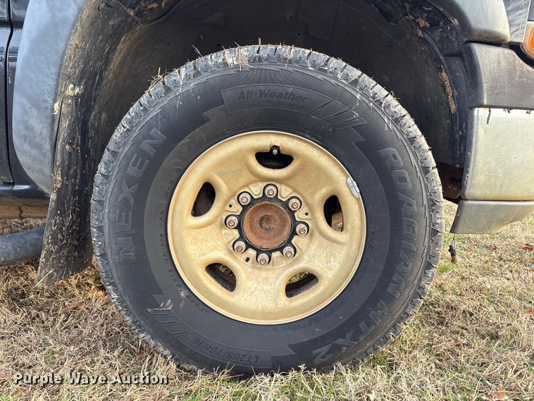 image for item FI0100 2001 Chevrolet Silverado 1500HD Crew Cab pickup truck