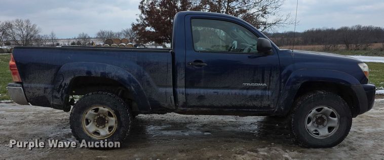 image for item FI0645 2006 Toyota Tacoma PreRunner pickup truck