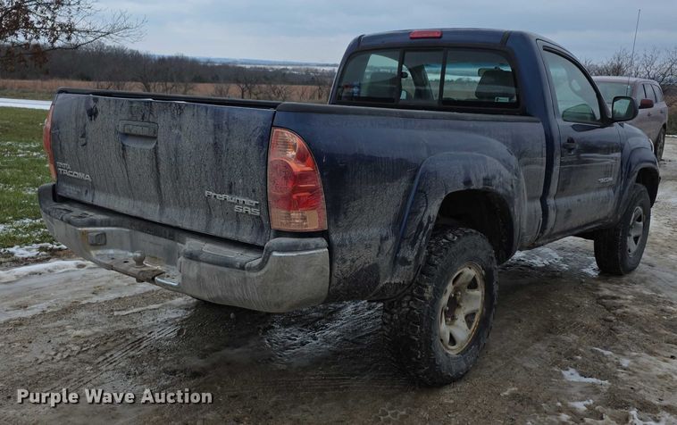 image for item FI0645 2006 Toyota Tacoma PreRunner pickup truck