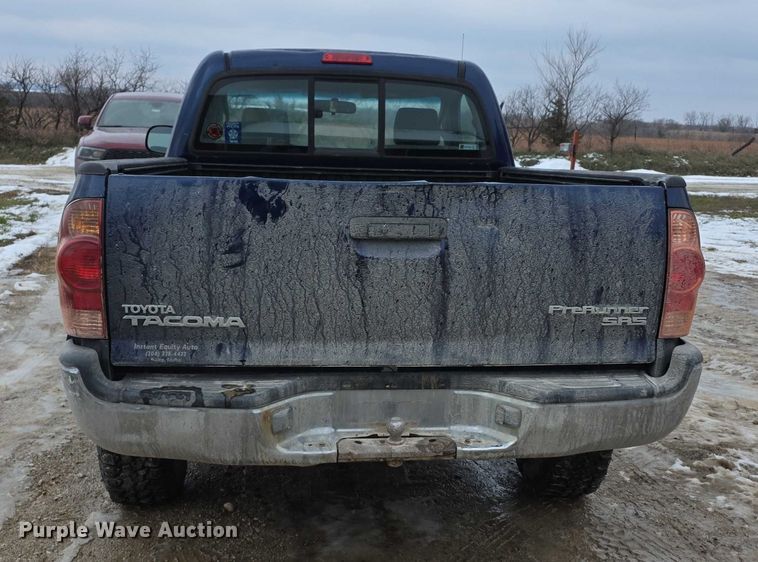 image for item FI0645 2006 Toyota Tacoma PreRunner pickup truck