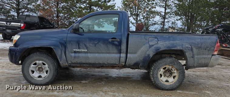 image for item FI0645 2006 Toyota Tacoma PreRunner pickup truck