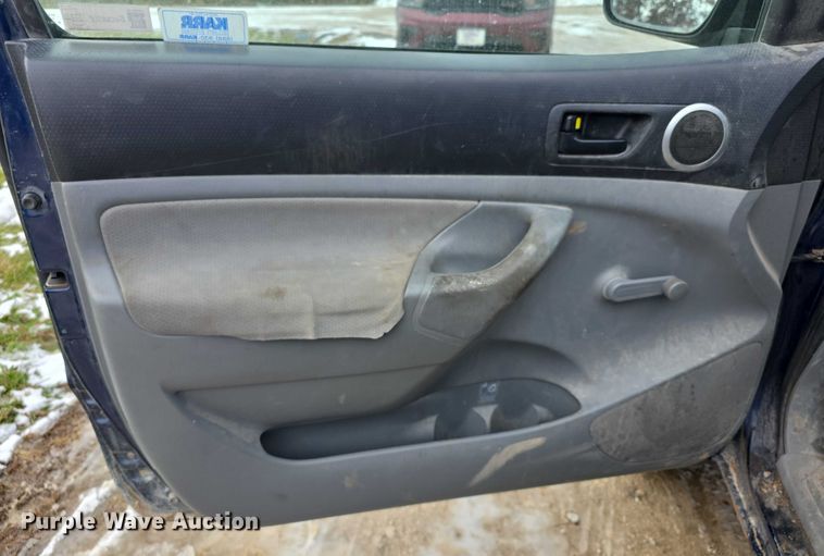 image for item FI0645 2006 Toyota Tacoma PreRunner pickup truck