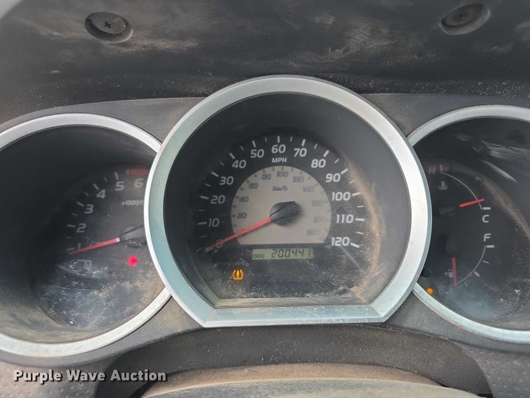 image for item FI0645 2006 Toyota Tacoma PreRunner pickup truck