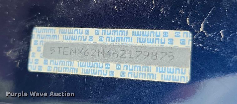 image for item FI0645 2006 Toyota Tacoma PreRunner pickup truck