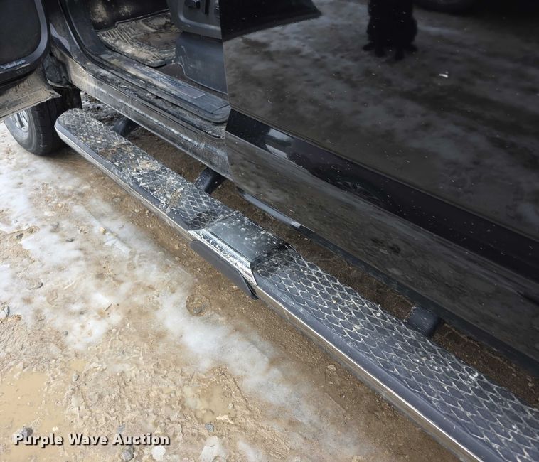 image for item FI0646 2017 Nissan Titan XD Platinum Reserve Crew Cab pickup truck