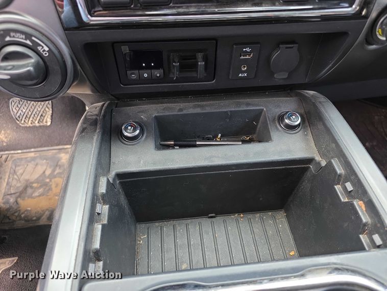 image for item FI0646 2017 Nissan Titan XD Platinum Reserve Crew Cab pickup truck