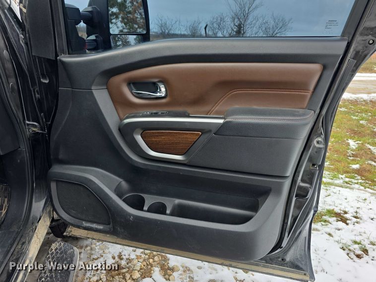 image for item FI0646 2017 Nissan Titan XD Platinum Reserve Crew Cab pickup truck