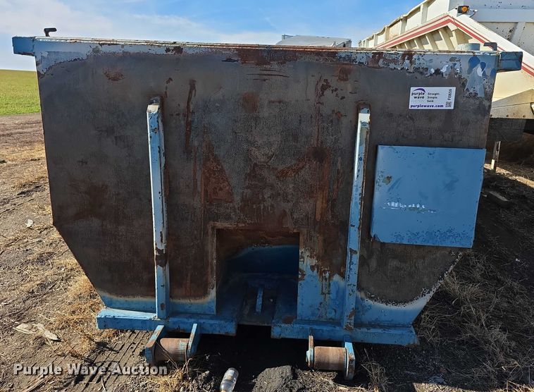 image for item FI0659 Roll-off dumpster