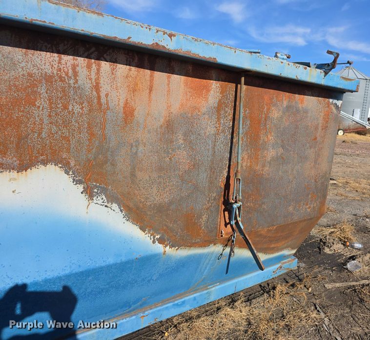 image for item FI0659 Roll-off dumpster