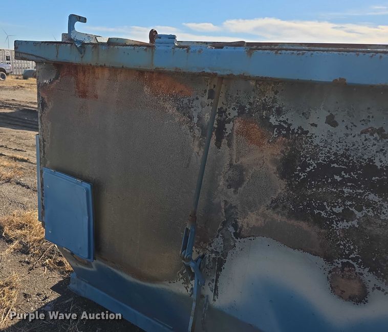 image for item FI0659 Roll-off dumpster