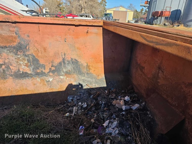 image for item FI0659 Roll-off dumpster