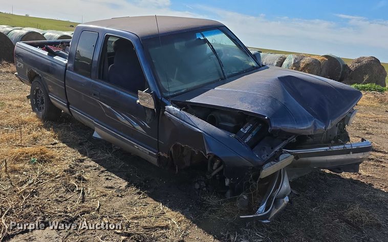 image for item FI0701 1996 Chevrolet Silverado 1500 Ext. Cab pickup truck