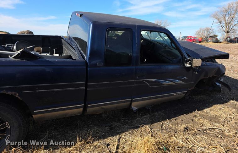 image for item FI0701 1996 Chevrolet Silverado 1500 Ext. Cab pickup truck