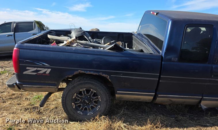 image for item FI0701 1996 Chevrolet Silverado 1500 Ext. Cab pickup truck