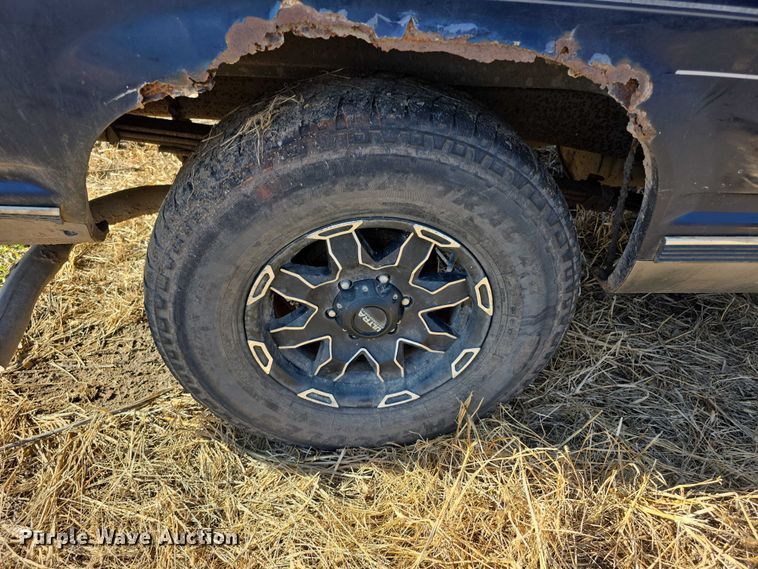 image for item FI0701 1996 Chevrolet Silverado 1500 Ext. Cab pickup truck