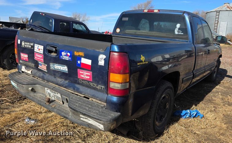 image for item FI0702 2000 Chevrolet Silverado 1500 Ext. Cab pickup truck