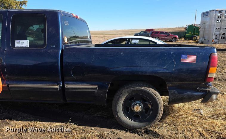 image for item FI0702 2000 Chevrolet Silverado 1500 Ext. Cab pickup truck