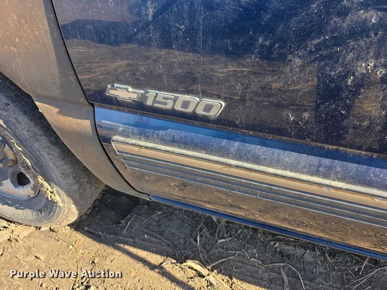 image for item FI0702 2000 Chevrolet Silverado 1500 Ext. Cab pickup truck