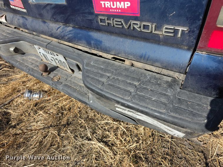 image for item FI0702 2000 Chevrolet Silverado 1500 Ext. Cab pickup truck