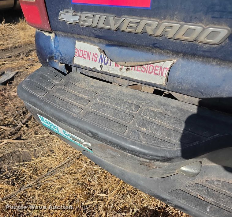 image for item FI0702 2000 Chevrolet Silverado 1500 Ext. Cab pickup truck