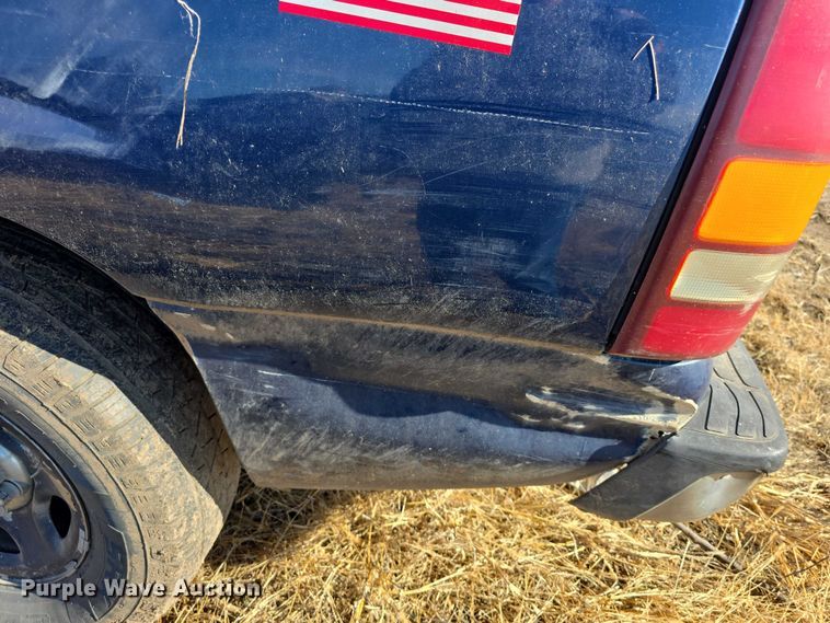 image for item FI0702 2000 Chevrolet Silverado 1500 Ext. Cab pickup truck