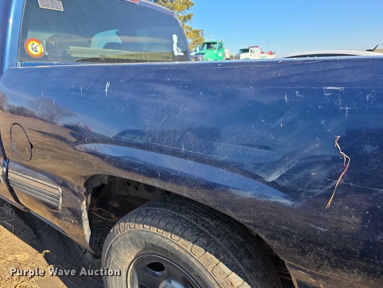 image for item FI0702 2000 Chevrolet Silverado 1500 Ext. Cab pickup truck