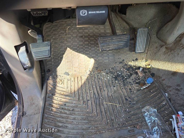 image for item FI0702 2000 Chevrolet Silverado 1500 Ext. Cab pickup truck