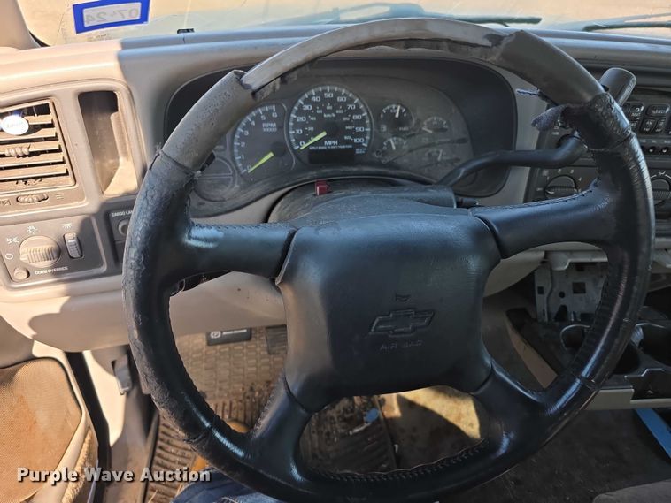 image for item FI0702 2000 Chevrolet Silverado 1500 Ext. Cab pickup truck