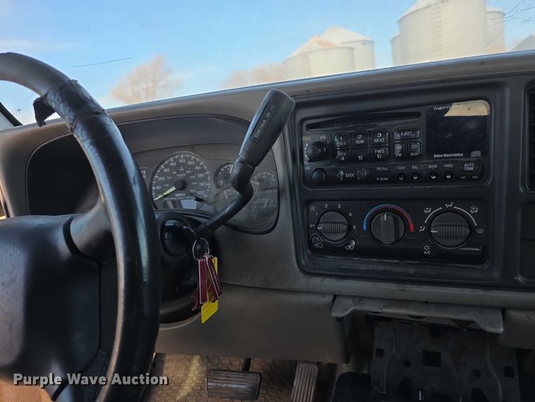 image for item FI0702 2000 Chevrolet Silverado 1500 Ext. Cab pickup truck