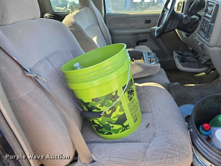 image for item FI0702 2000 Chevrolet Silverado 1500 Ext. Cab pickup truck