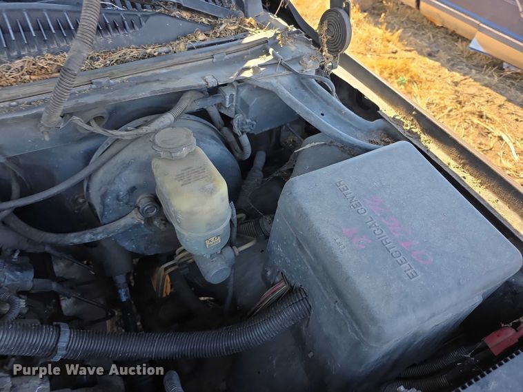 image for item FI0702 2000 Chevrolet Silverado 1500 Ext. Cab pickup truck