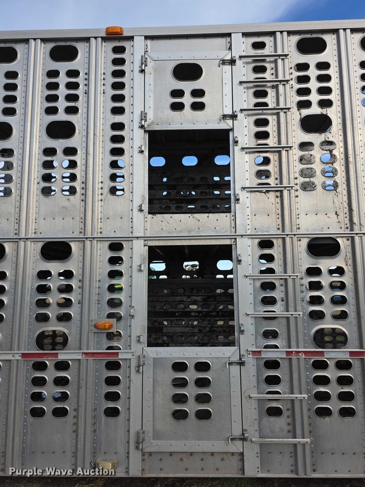 image for item FI0706 2014 Wilson RSDCL402 livestock trailer