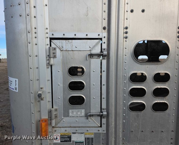 image for item FI0706 2014 Wilson RSDCL402 livestock trailer