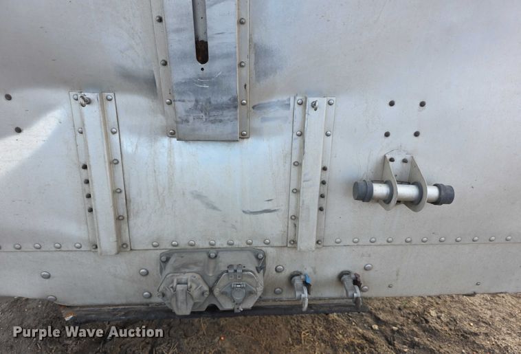 image for item FI0706 2014 Wilson RSDCL402 livestock trailer