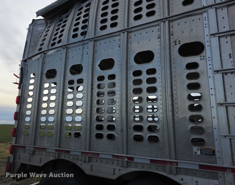 image for item FI0706 2014 Wilson RSDCL402 livestock trailer