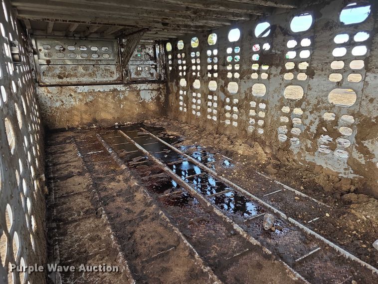 image for item FI0706 2014 Wilson RSDCL402 livestock trailer