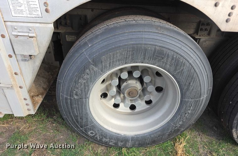 image for item FI0706 2014 Wilson RSDCL402 livestock trailer