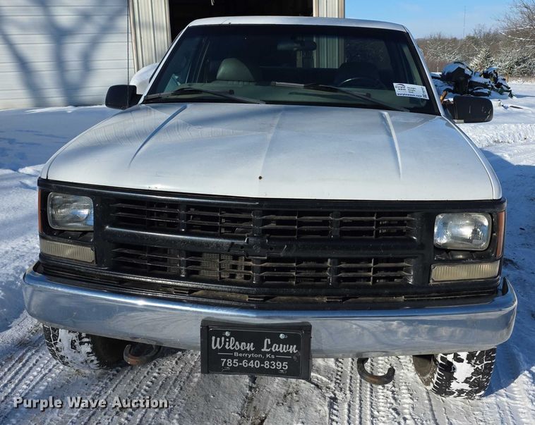 image for item FI0707 2000 Chevrolet K2500 Classic  pickup truck